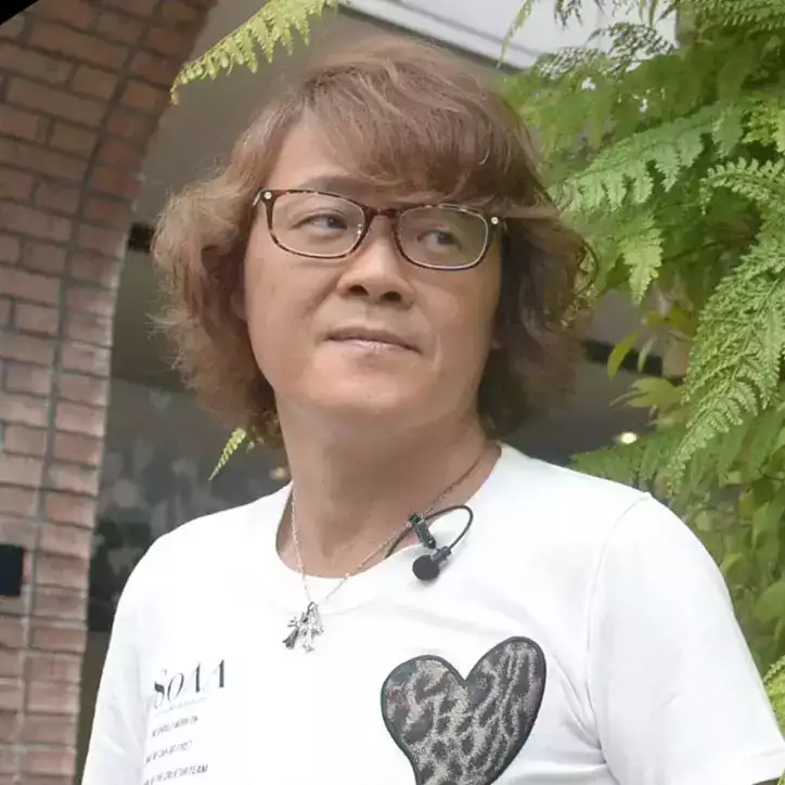 #09 HITOSHI UEDA